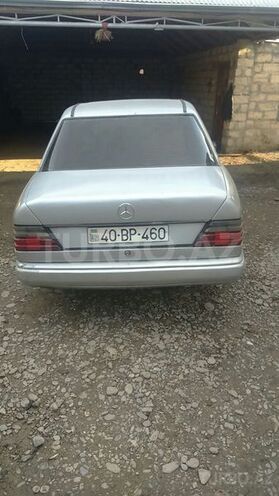Mercedes E 280 1988, 270,000 km - 2.8 л - Quba