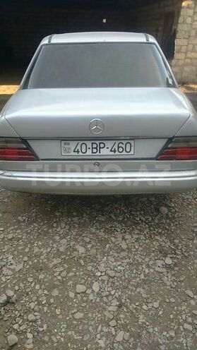 Mercedes E 280 1988, 270,000 km - 2.8 л - Quba
