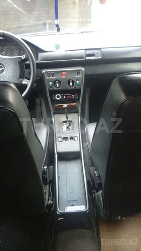 Mercedes E 280 1988, 270,000 km - 2.8 л - Quba