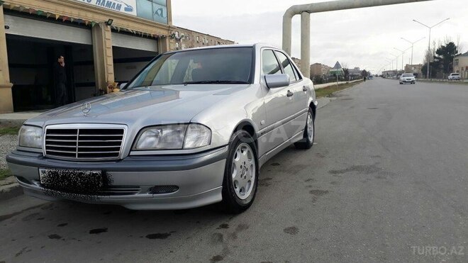 Mercedes C 220 1999, 260,000 km - 2.2 l - Sumqayıt
