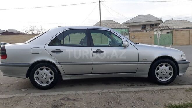 Mercedes C 220 1999, 260,000 km - 2.2 l - Sumqayıt