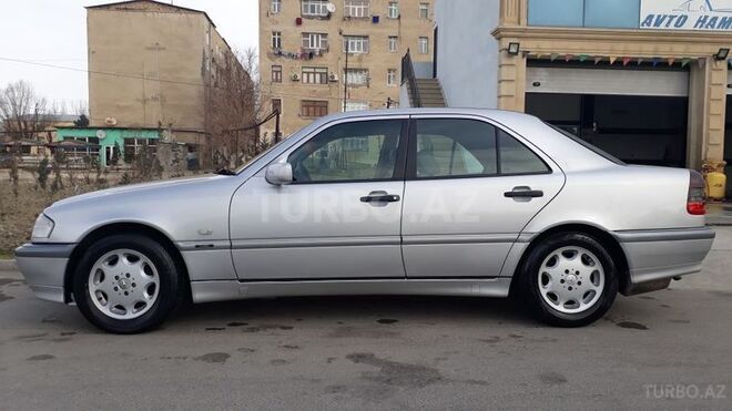 Mercedes C 220 1999, 260,000 km - 2.2 l - Sumqayıt