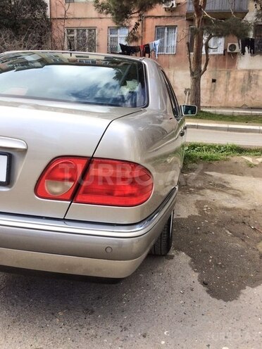Mercedes E 240 1998, 178,000 km - 2.4 l - Bakı