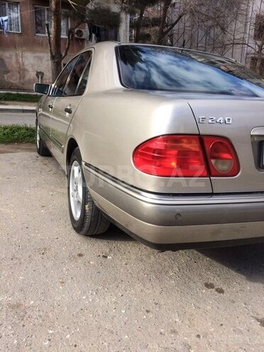 Mercedes E 240 1998, 178,000 km - 2.4 l - Bakı