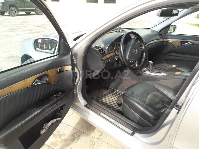 Mercedes E 320 2004, 221,185 km - 3.2 l - Bakı