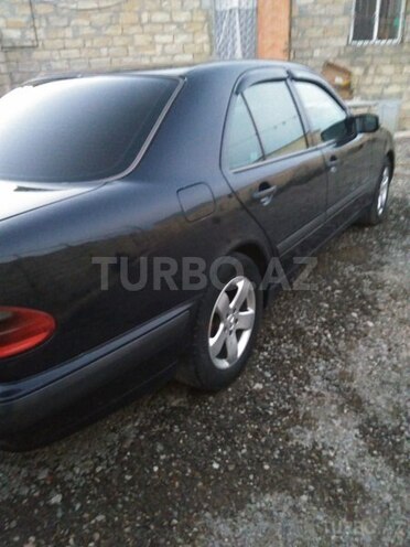 Mercedes E 220 2001, 333,000 km - 2.2 л - Bakı