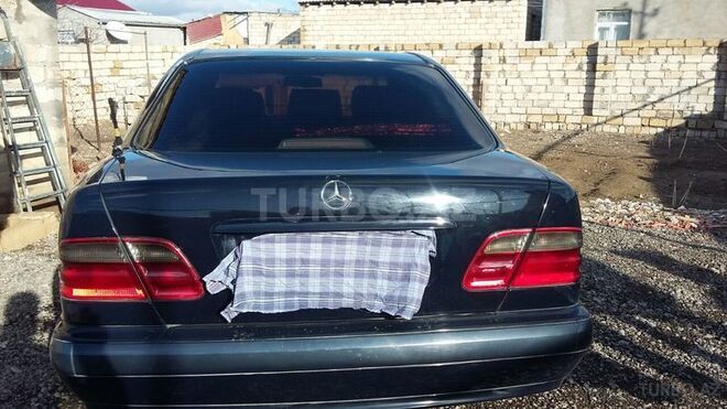 Mercedes E 220 2001, 333,000 km - 2.2 л - Bakı