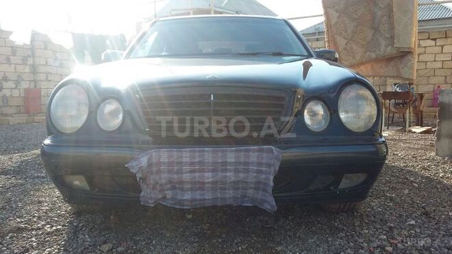 Mercedes E 220 2001, 333,000 km - 2.2 л - Bakı