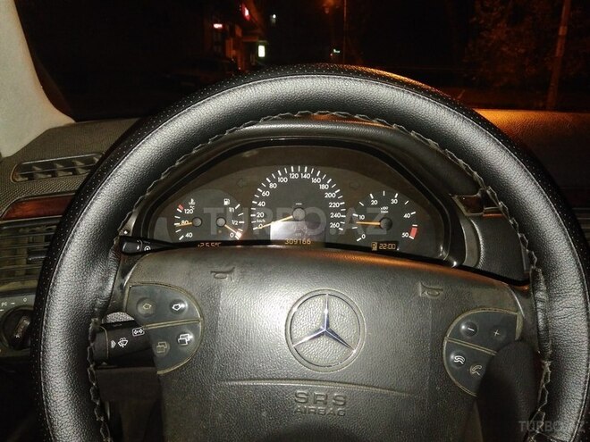 Mercedes E 220 2001, 333,000 km - 2.2 л - Bakı