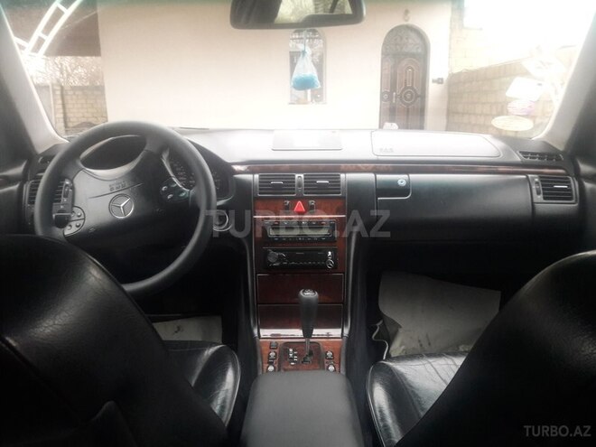 Mercedes E 280 1999, 235,000 km - 2.8 л - Gəncə