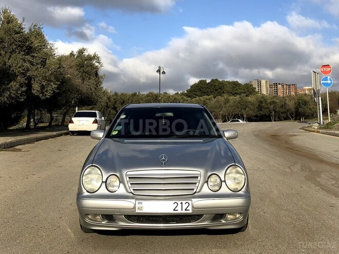Mercedes E 220 2000, 295,000 km - 2.2 l - Bakı
