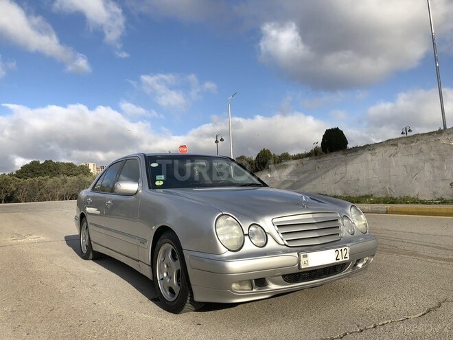 Mercedes E 220 2000, 295,000 km - 2.2 l - Bakı