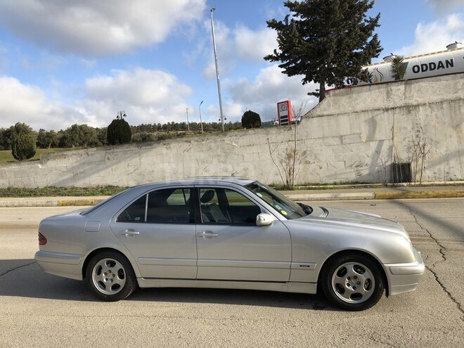 Mercedes E 220 2000, 295,000 km - 2.2 l - Bakı