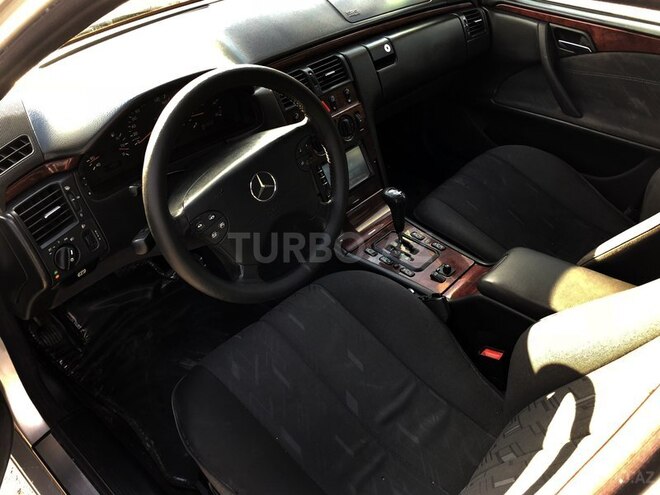 Mercedes E 220 2000, 295,000 km - 2.2 l - Bakı