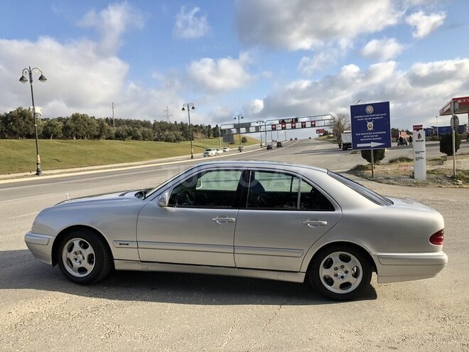 Mercedes E 220 2000, 295,000 km - 2.2 l - Bakı