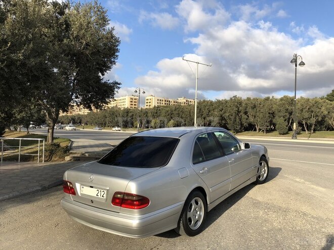 Mercedes E 220 2000, 295,000 km - 2.2 l - Bakı