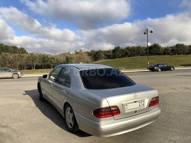 Mercedes E 220 2000, 295,000 km - 2.2 l - Bakı