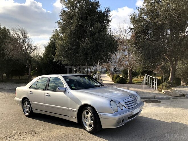 Mercedes E 220 2000, 295,000 km - 2.2 l - Bakı