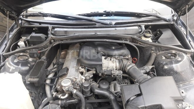 BMW 318 1999, 284,241 km - 1.9 l - Bakı