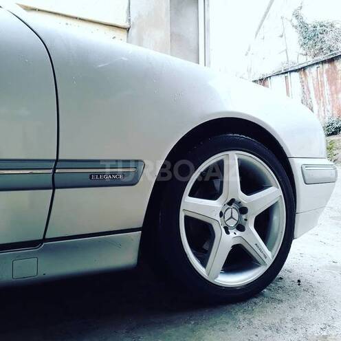 Mercedes E 240 2000, 236,000 km - 2.4 l - Bakı