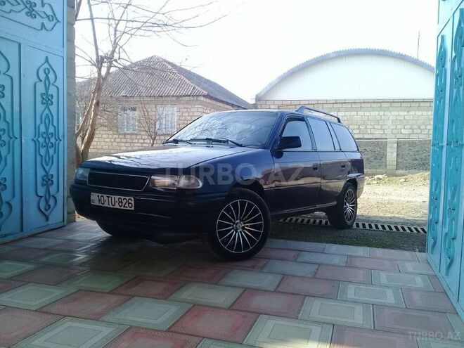 Opel Astra 1994, 300,000 km - 2.0 л - Tovuz