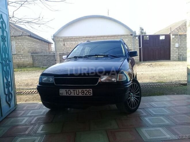 Opel Astra 1994, 300,000 km - 2.0 л - Tovuz