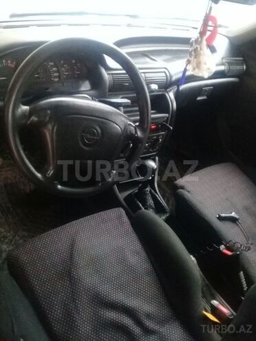 Opel Astra 1994, 300,000 km - 2.0 л - Tovuz