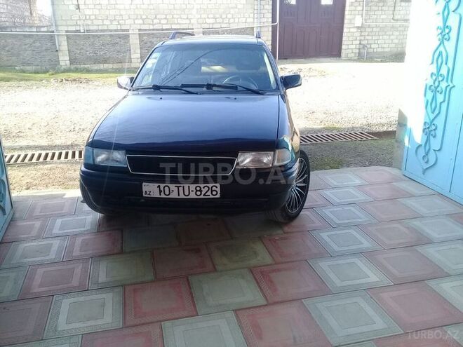 Opel Astra 1994, 300,000 km - 2.0 л - Tovuz