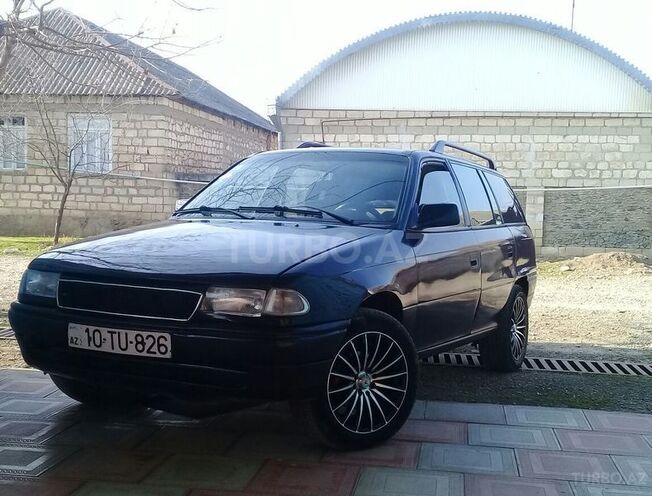 Opel Astra 1994, 300,000 km - 2.0 л - Tovuz