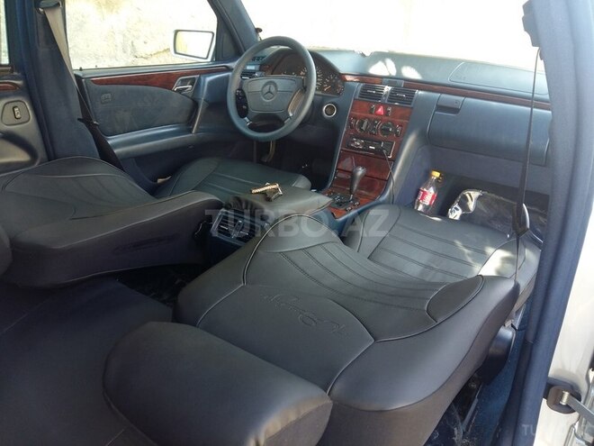 Mercedes E 240 1998, 252,524 km - 2.4 l - Bakı