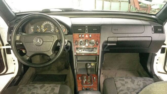 Mercedes C 240 1999, 166,000 km - 2.4 l - Gəncə