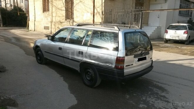 Opel Astra 1992, 240,000 km - 1.7 л - Bakı
