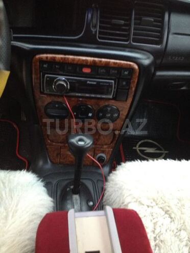 Opel Vectra 1996, 356,300 km - 2.0 l - Qusar