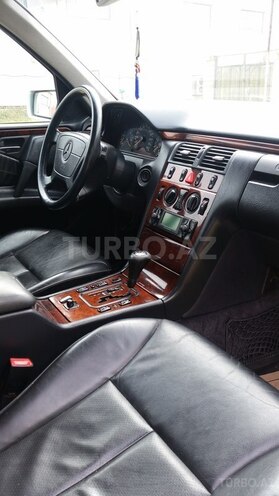 Mercedes E 240 1998, 307,000 km - 2.4 l - Mingəçevir