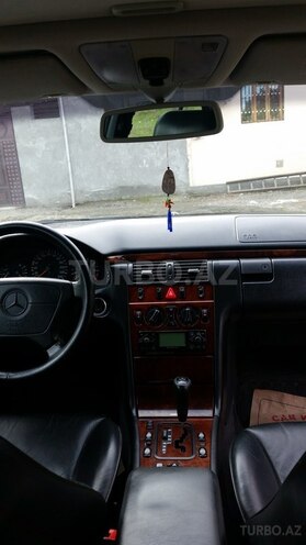 Mercedes E 240 1998, 307,000 km - 2.4 l - Mingəçevir