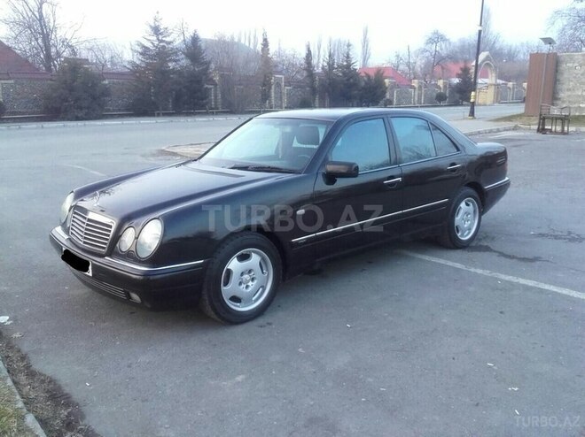Mercedes E 240 1998, 330,000 km - 2.4 l - Qəbələ