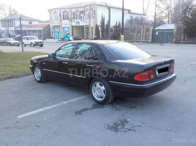 Mercedes E 240 1998, 330,000 km - 2.4 l - Qəbələ