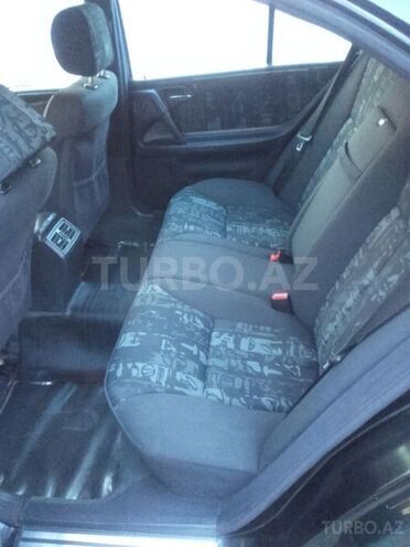 Mercedes E 240 1998, 330,000 km - 2.4 l - Qəbələ