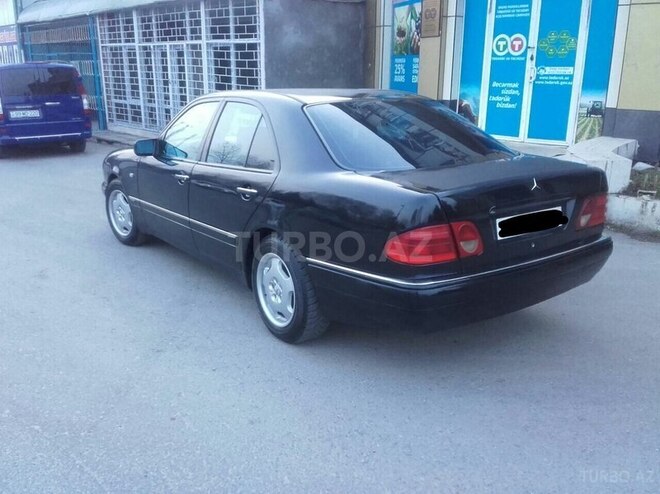 Mercedes E 240 1998, 330,000 km - 2.4 l - Qəbələ
