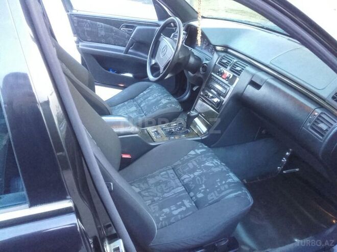 Mercedes E 240 1998, 330,000 km - 2.4 l - Qəbələ