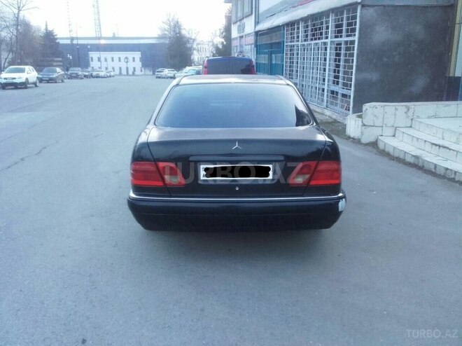 Mercedes E 240 1998, 330,000 km - 2.4 l - Qəbələ
