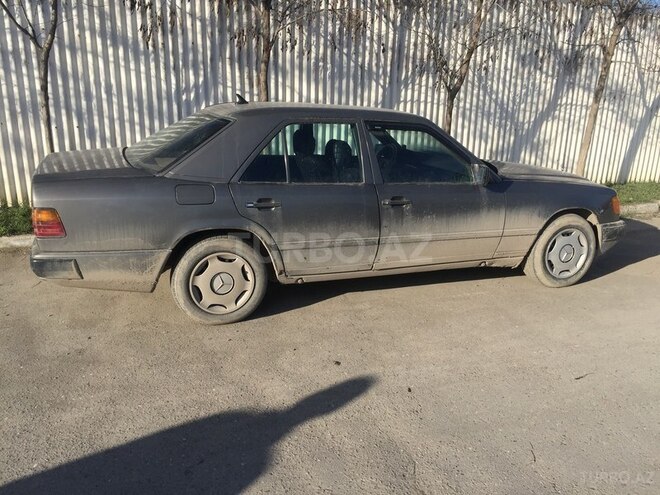 Mercedes E 230 1988, 350,000 km - 2.3 l - Xudat