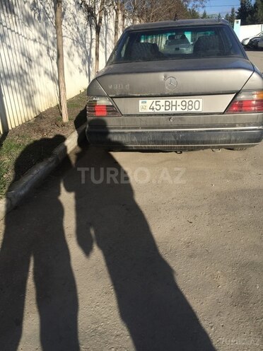 Mercedes E 230 1988, 350,000 km - 2.3 l - Xudat