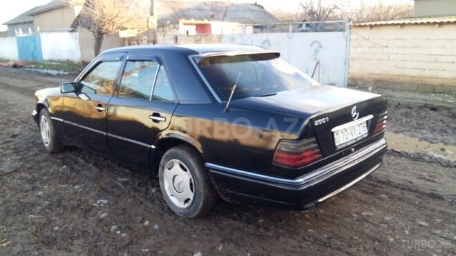 Mercedes  1995, 450,000 km - 2.0 l - Biləsuvar