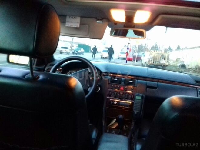 Mercedes E 280 1997, 301,303 km - 2.8 л - Qazax