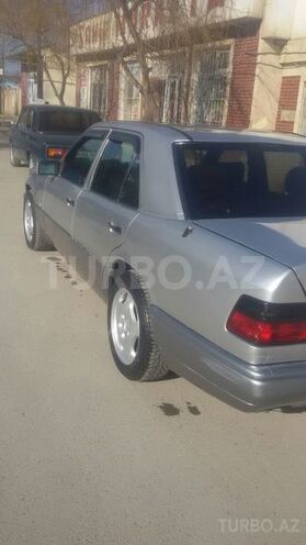 Mercedes E 280 1994, 195,000 km - 2.8 l - Xaçmaz