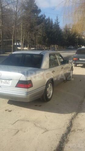 Mercedes E 280 1994, 195,000 km - 2.8 l - Xaçmaz