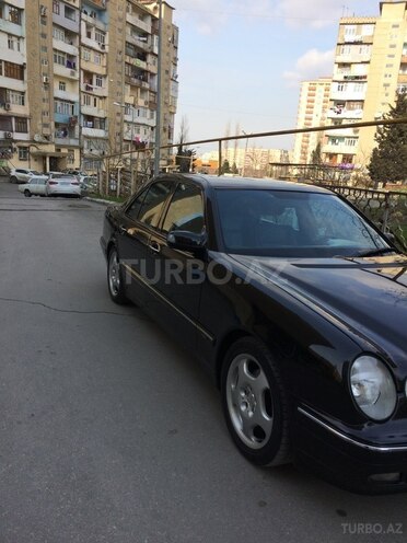 Mercedes E 240 2000, 300,000 km - 2.6 л - Bakı