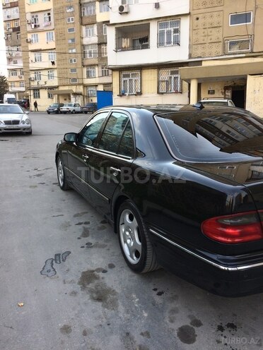Mercedes E 240 2000, 300,000 km - 2.6 л - Bakı