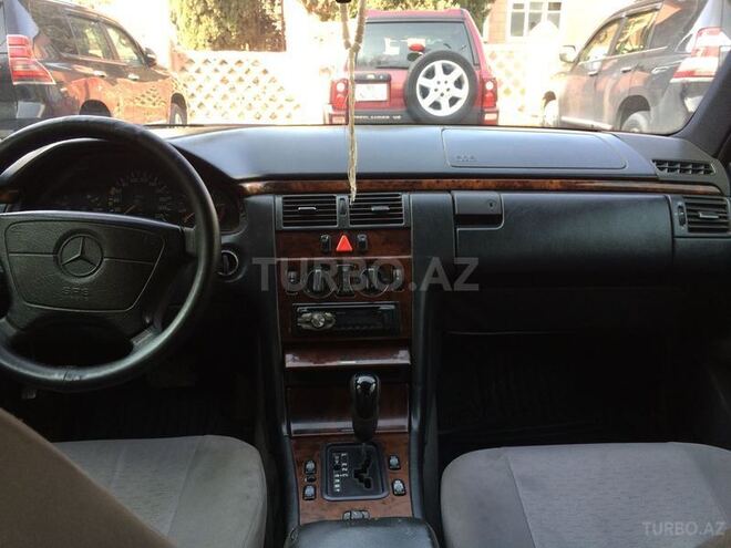 Mercedes E 220 1996, 234,566 km - 2.2 l - Bakı
